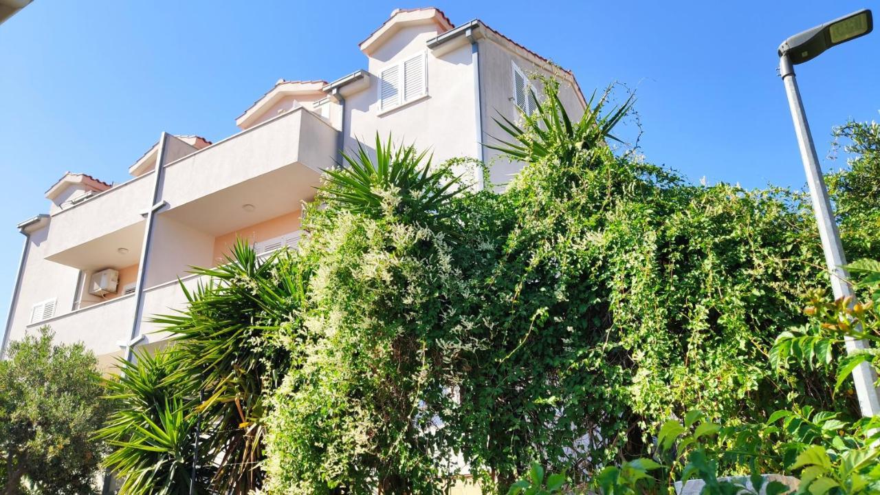 Apartments Mazuran Хвар Экстерьер фото