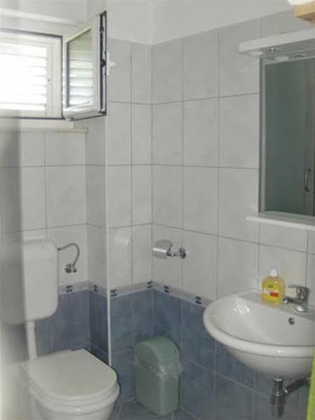 Apartments Mazuran Хвар Экстерьер фото