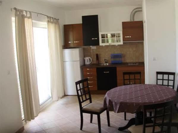 Apartments Mazuran Хвар Экстерьер фото