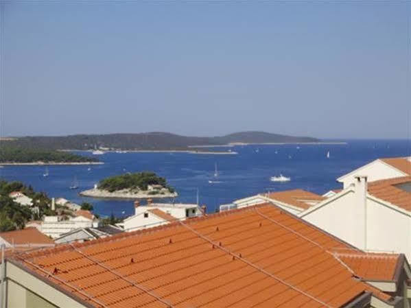 Apartments Mazuran Хвар Экстерьер фото